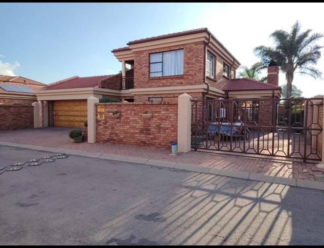 3 BEDROOM CLUSTER FOR SALE IN BARDENE